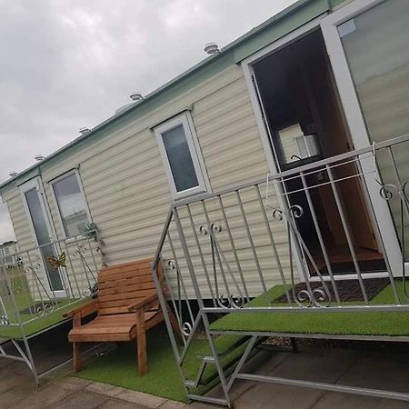 I 10 Caravan 4 Berth Chase Caravan Park インゴールドメルズ エクステリア 写真