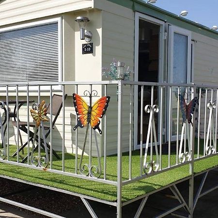 I 10 Caravan 4 Berth Chase Caravan Park インゴールドメルズ エクステリア 写真