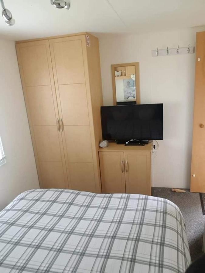 I 10 Caravan 4 Berth Chase Caravan Park インゴールドメルズ エクステリア 写真
