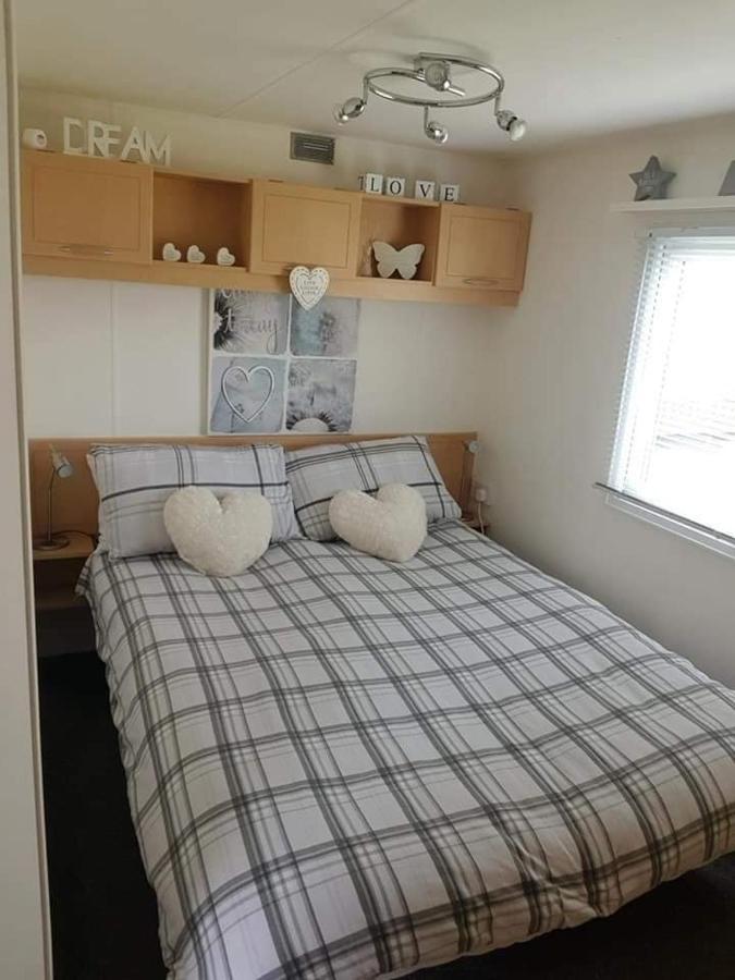 I 10 Caravan 4 Berth Chase Caravan Park インゴールドメルズ エクステリア 写真
