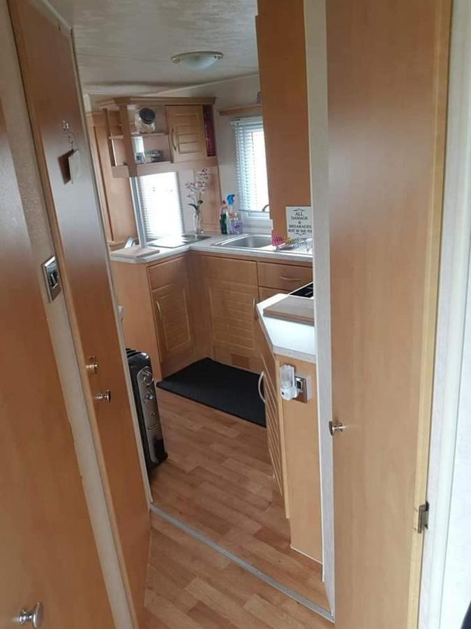 I 10 Caravan 4 Berth Chase Caravan Park インゴールドメルズ エクステリア 写真